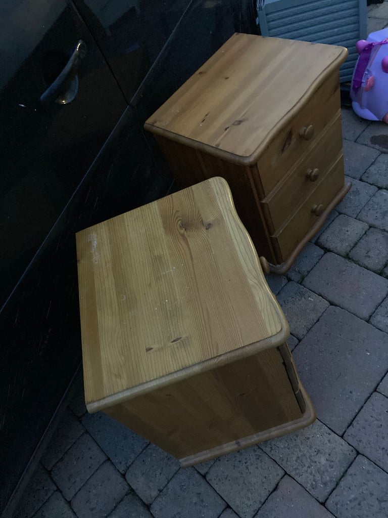 PAIR OF SOLID PINE BEDSIDE TABLES WITH BUN FEET