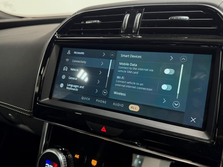 2022 Jaguar XE 2.0 D200 MHEV R-Dynamic SE Saloon 4dr Diesel Auto Euro 6 (s/s) (204 ps) SALOON Die...