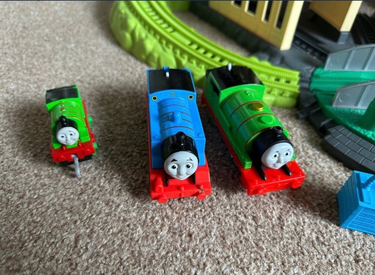 Thomas the Tank Crane Set + 5 motorised trains and some other accessories