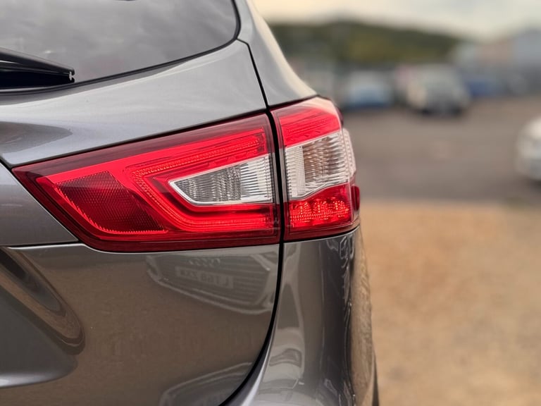 2015 Nissan Qashqai 1.6 dCi Tekna 5dr 4WD HATCHBACK Diesel Manual