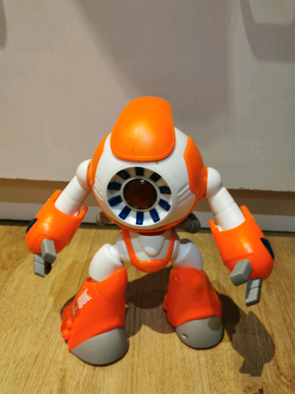 Genesis I-Que Robot Interactive talking Robot toy Intelligent robot | in  Stoke-on-Trent, Staffordshire | Gumtree