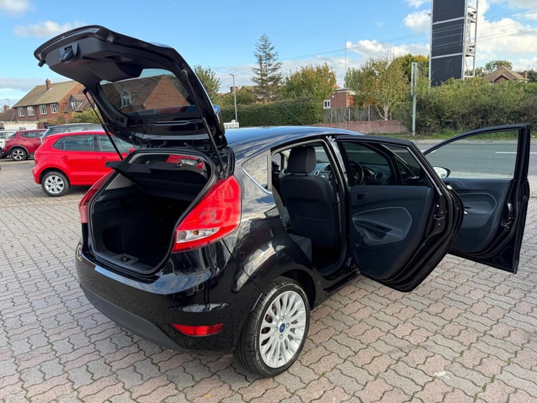 2011 Ford Fiesta 1.4 Titanium 5dr HATCHBACK Petrol Automatic