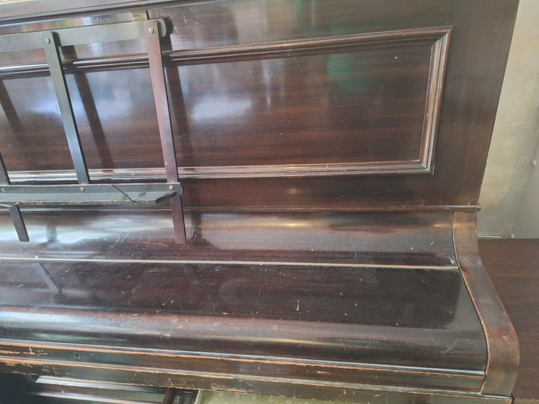 Elysium piano and stool