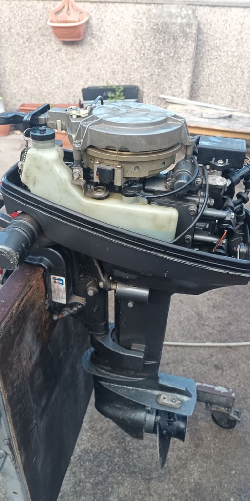 Suzuki 8 hp outboard 