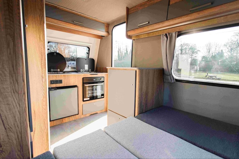 Freedom Jetstream First Class - Lightweight two berth caravan with bathroom