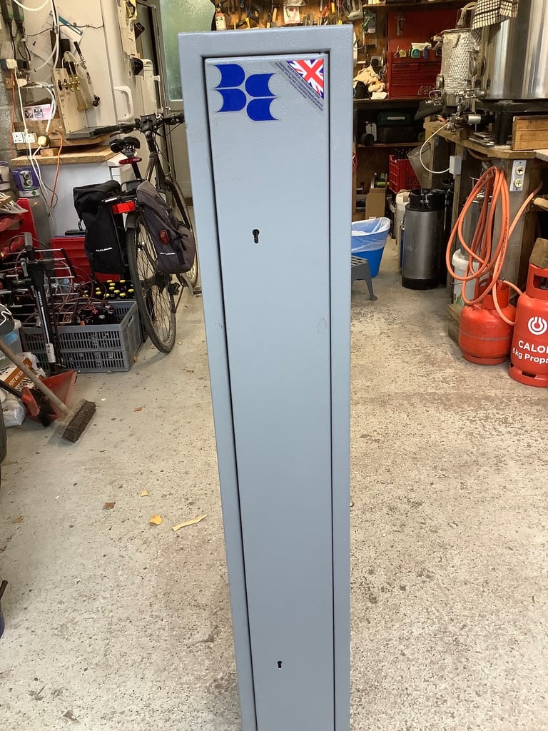 Brattonsound gun cabinet and gun slip