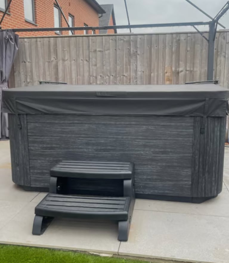 image for Antigua 52 hot tub