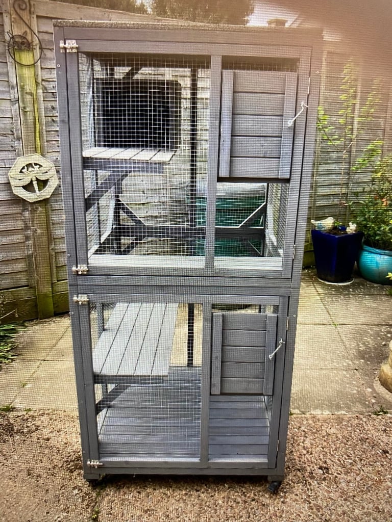 Pet outdoor cage/house