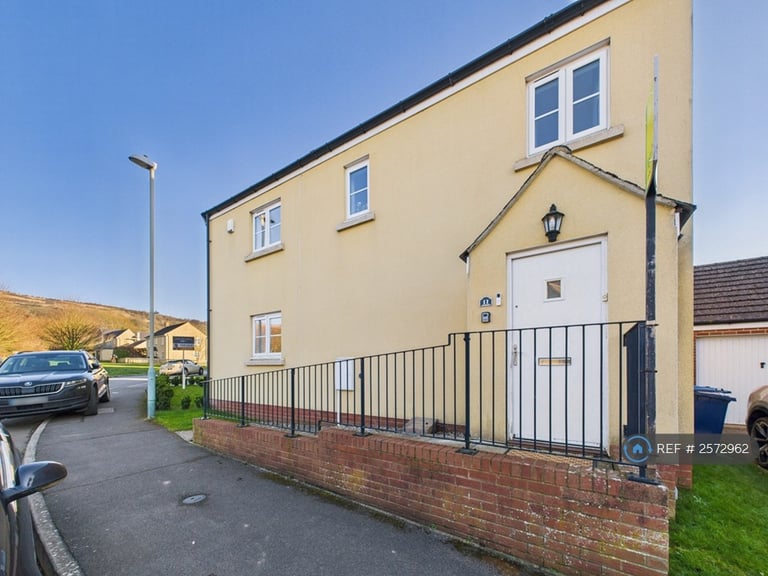 image for 5 bedroom house in Desert Orchid Road, Prestbury, Cheltenham, GL52 (5 bed) (#2572962)