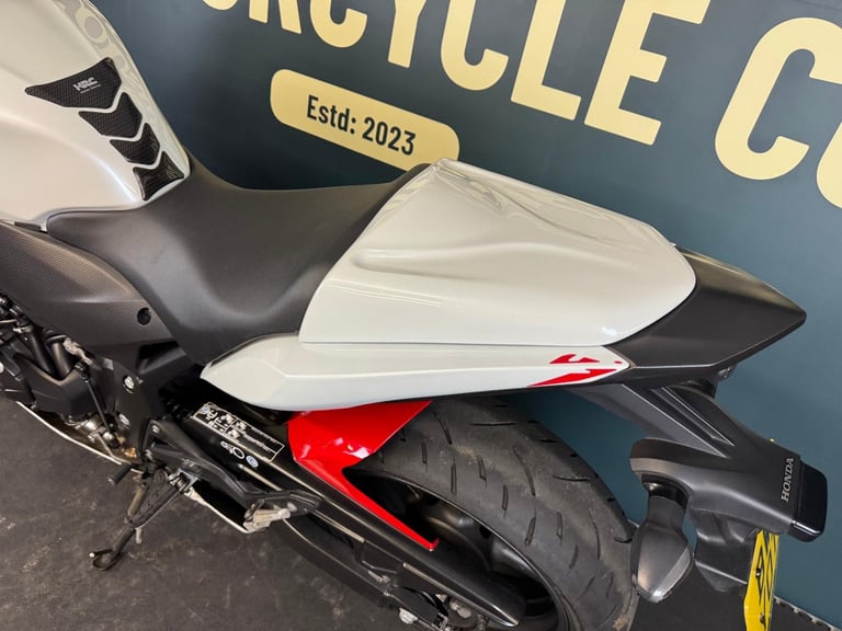 Honda CBR600F 2011 RED AND WHITE