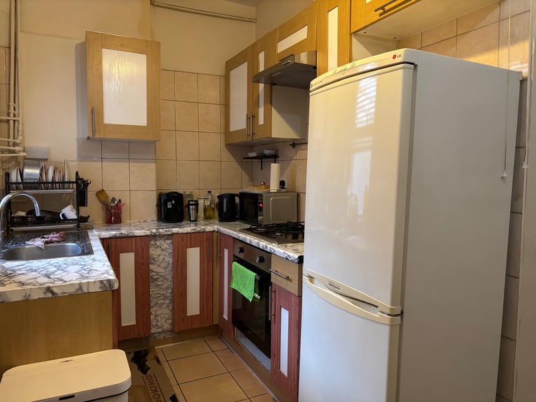 2 bedroom flat 