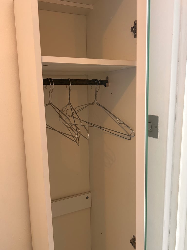 Self contained garden flat studio apartment Epsom / Ewell, Bills included, Weekly stays available 