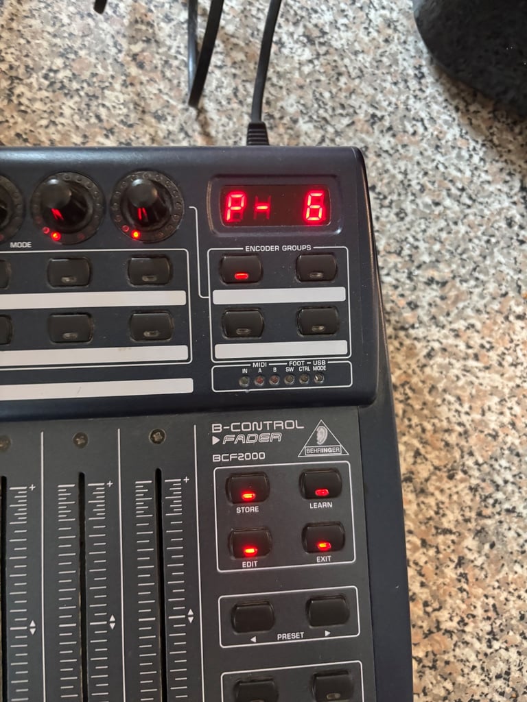 Behringer BCF2000 B-Control USB/MIDI Controller with 8 Motorized Faders