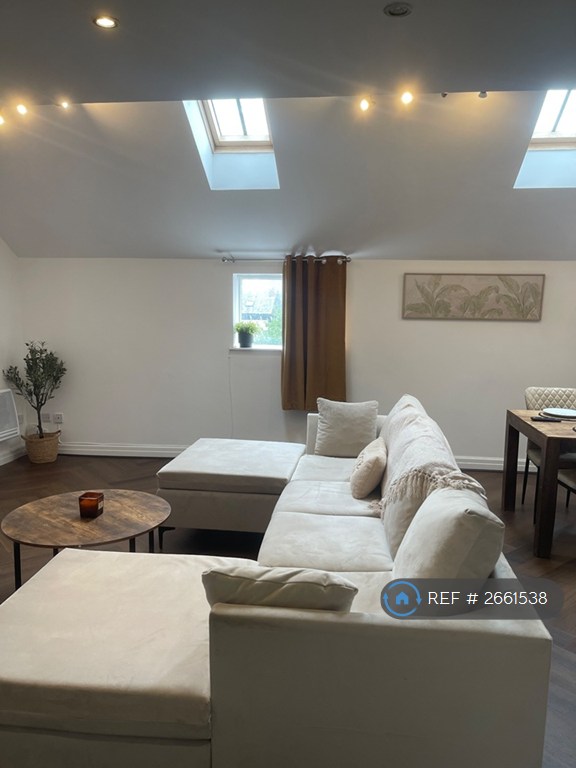 3 bedroom flat in Oak Terrace, Liverpool, L7 (3 bed) (#2661538)