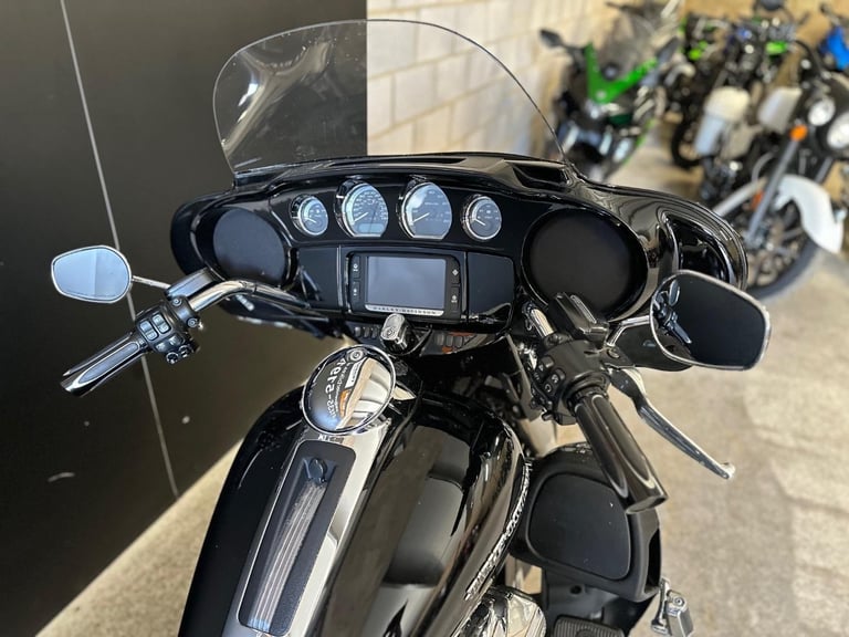 STUNNING LOW MILEAGE 2016/16 HARLEY-DAVIDSON FLHTKL ELECTRA GLIDE UL LOW