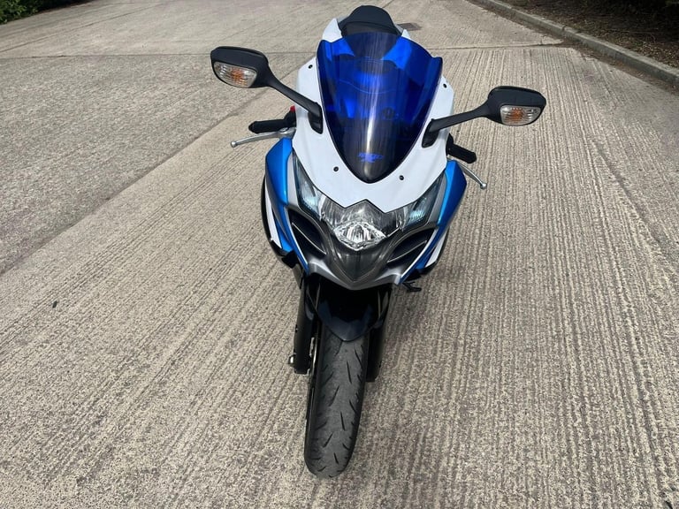 2014 14 SUZUKI GSXR 1000 L4 BLUE  WHITE SPORTS R1 GSXR1000 - LOW MILES CBR