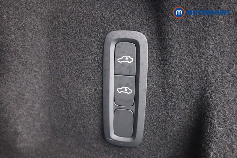 2023 Volvo XC60 2.0 B5P Ultimate Dark 5dr AWD Geartronic SUV Petrol Automatic