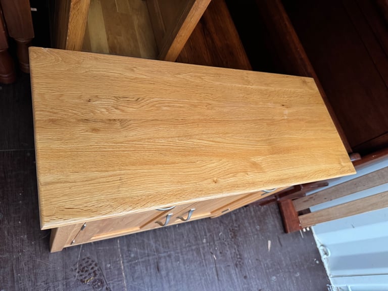 Solid oak Sideboard In Excellent Condition Possible Delivery 