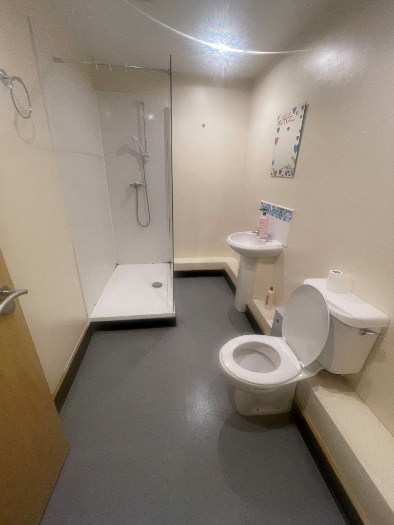 Spacious and modern three-bedroom apartment in city centre