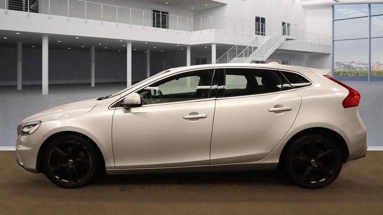 2018 Volvo V40 2.0 T3 R-Design Nav Plus Euro 6 (s/s) 5dr HATCHBACK Petrol Manual