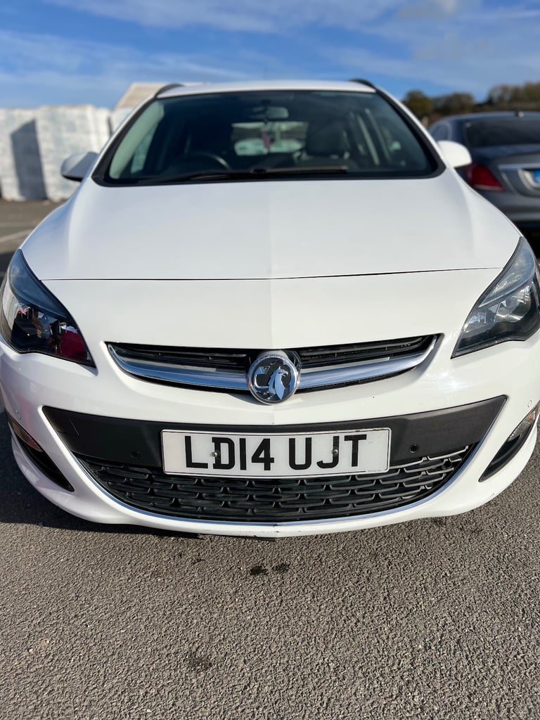 image for Vauxhall, ASTRA, Estate, 2014, Automatic , 1598 (cc), 5 doors