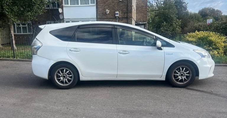 Toyota prius plus hybrid 