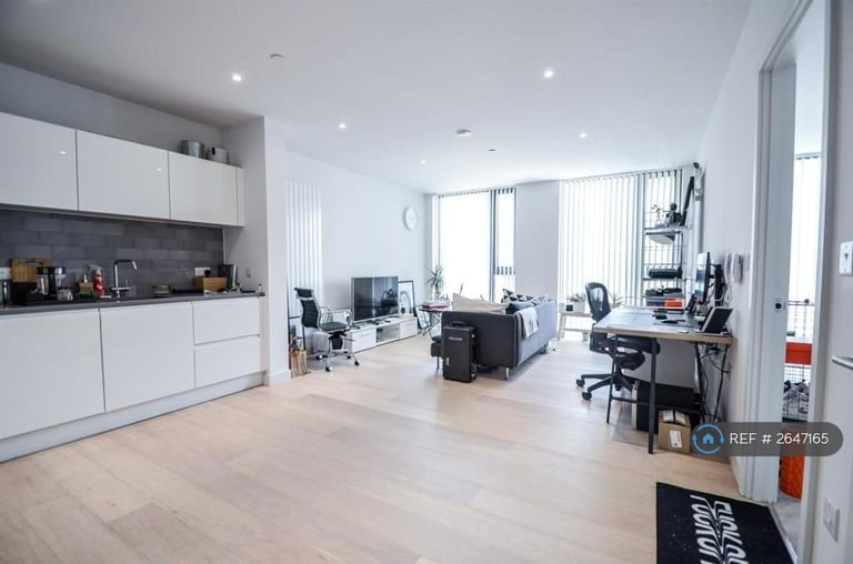 image for 1 bedroom flat in Royal Wharf, London, E16 (1 bed) (#2647165)