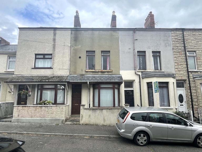 image for Large 4 bedroom house for rent 