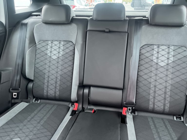 2021 Volkswagen Tiguan 2.0 TDI 4Motion R-Line 5dr DSG ESTATE DIESEL Automatic