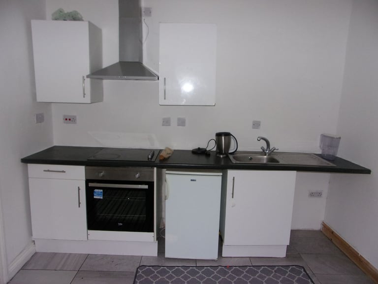 2 BED FIRST FLOOR FLAT- FLEETWOOD ROAD- NO DEPOSIT