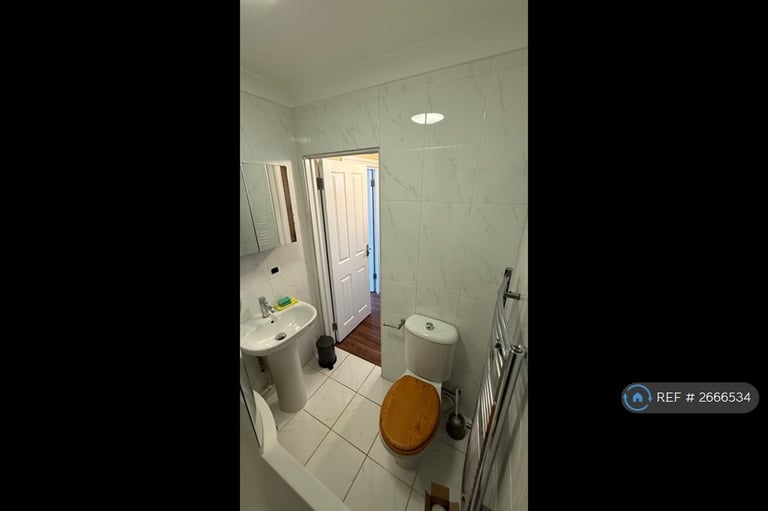 2 bedroom flat in Thistlewaite Road, London, E5 (2 bed) (#2666534)