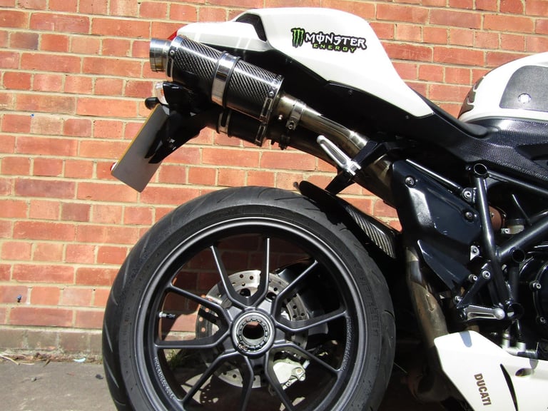DUCATI 1198 S * PEARL WHITE * REDUCED * LOVELY BIKE * PLATE**EXTRAS**CARBON**