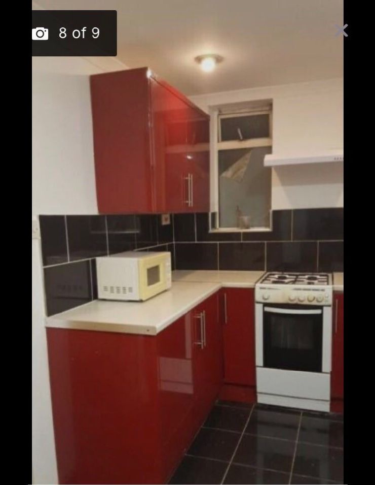 Ensuite Doubleroom available to rent. DSS Working prof couple/single. East Acton W12. £1350 pm Bills