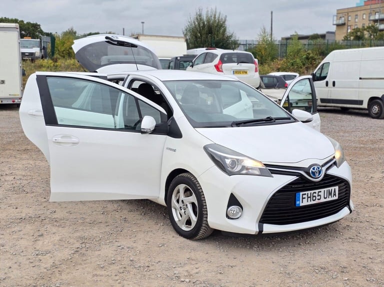 2016 Toyota Yaris 1.5 VVT-h Icon Hatchback 5dr Petrol Hybrid E-CVT Euro 6 (101 ps) Hatchback Hybr...