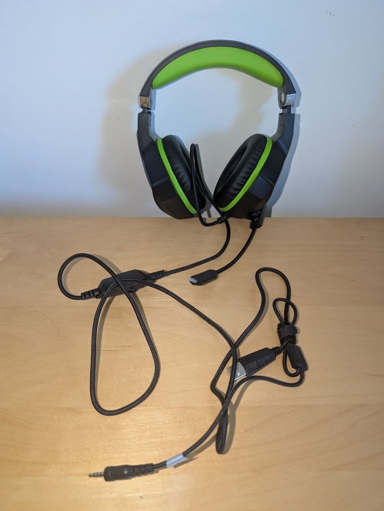 2 Pairs Of Gaming Headsets Like New