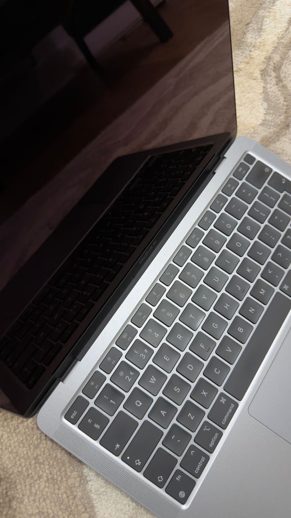 13" Macbook Air (M1) – Excellent Condition