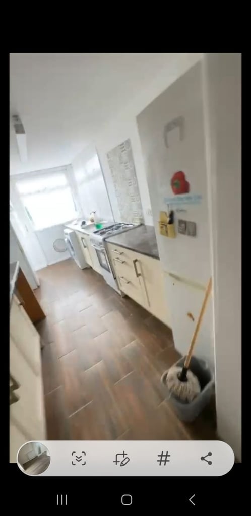 3 bedroom house with garden & driveway in Dagenham RM10 9YN