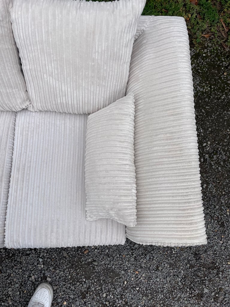 FREE DELIVERY 🥰🚚🥰 BEIGE FABRIC CORNER SOFA GOOD CONDITION 
