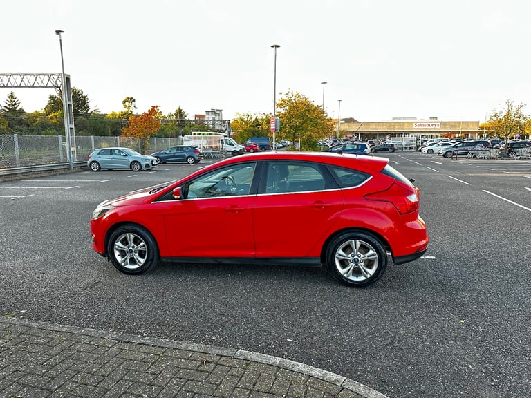 FORD Focus 1.5 Petrol 5 Doors 2013 with Parking Sensors & Low Mileage
