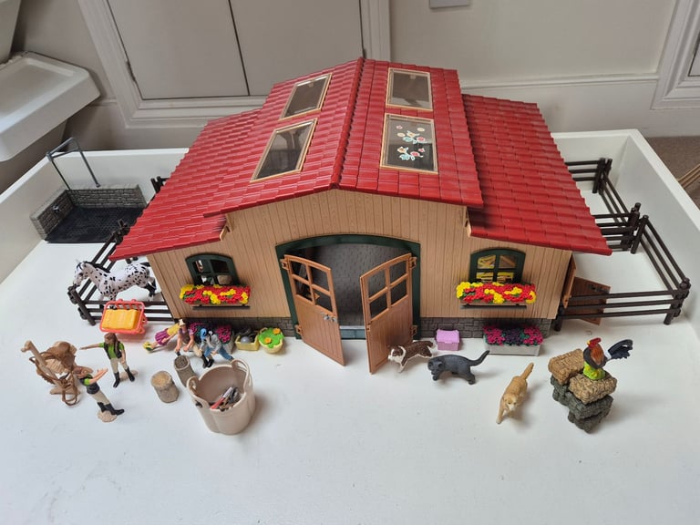 Schleich Farm / Horse stables