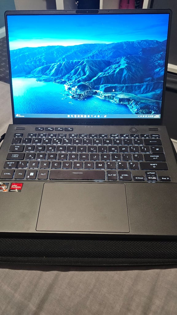 Asus Zephyrus G14 2022 RYZEN 7, Rx 6700s, 24GB Ram Gaming laptop w/ ABox, Case