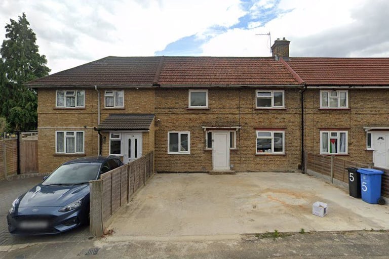 STUDIO IN HAYES - AVAILABLE NOW!