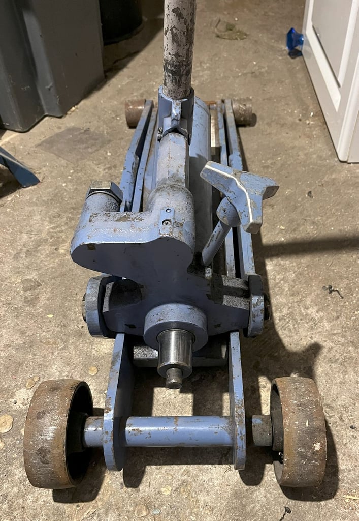 Heavy duty, hydraulic, trolley jack style, forklift / tractor lift.