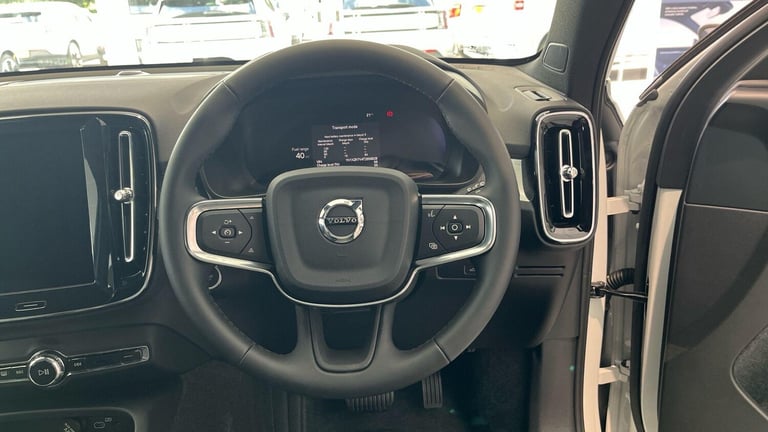 2025 Volvo XC40 Core, B3 Mild hybrid, Petrol ESTATE Petrol/Electric Hybrid Automatic