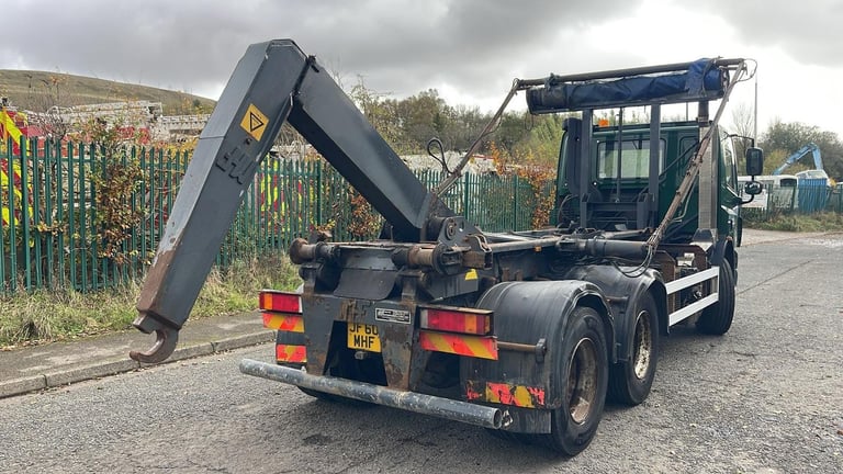 2010 (60) LEYLAND DAF CF 75.310 SKIP LOADER. 6X4. 26 TON GVW. BOUGHTON GEAR
