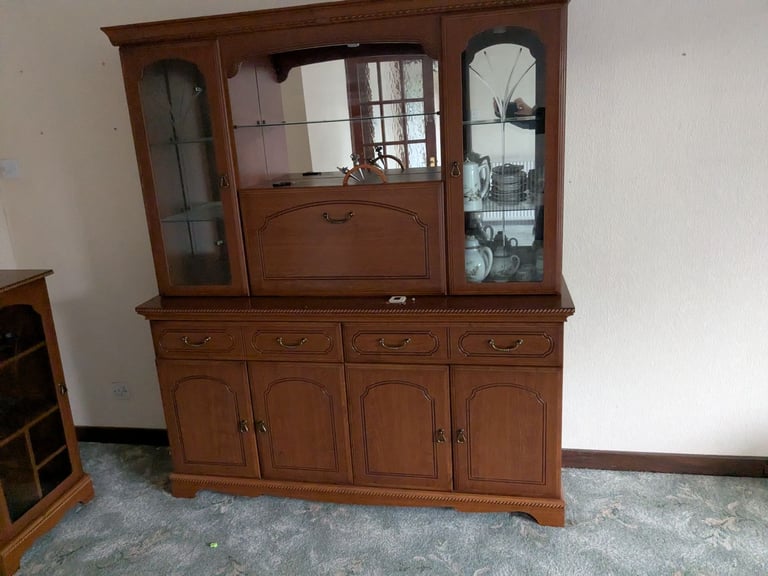 Free wall display unit