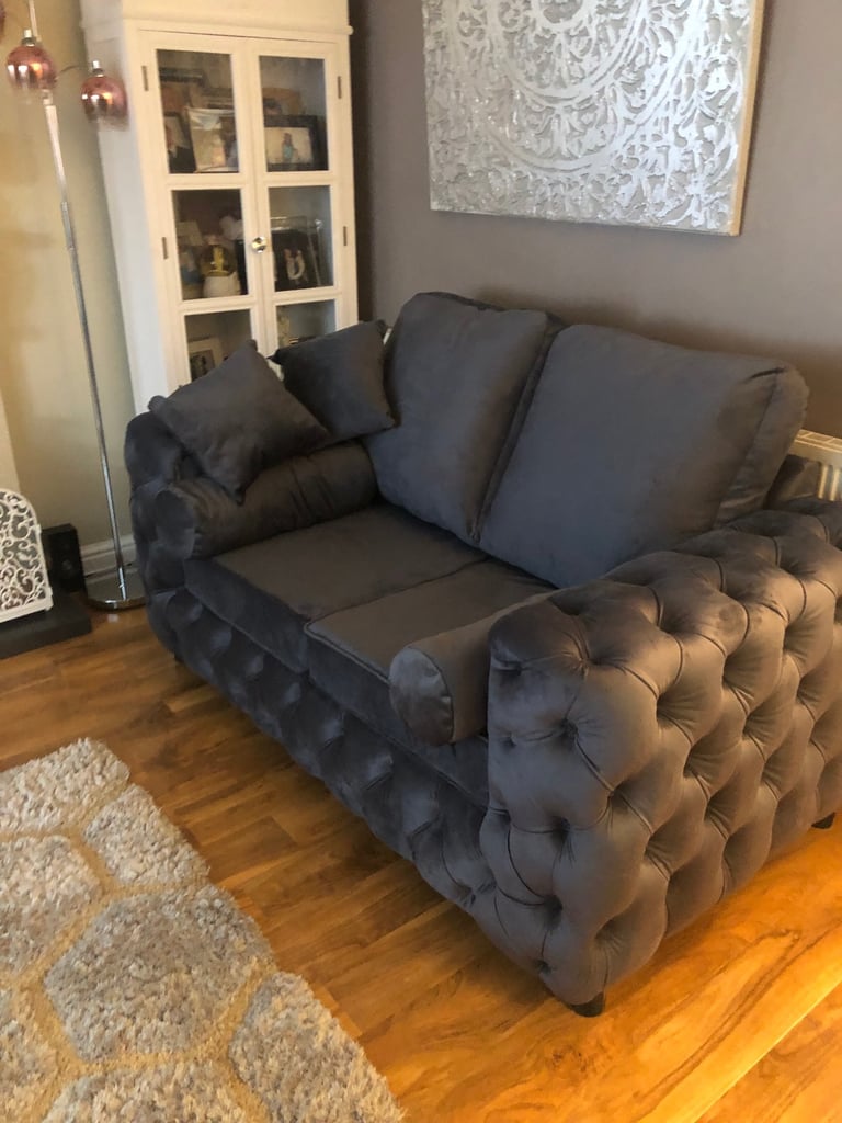 Grey velvet 3+2 chesterfield type sofa 