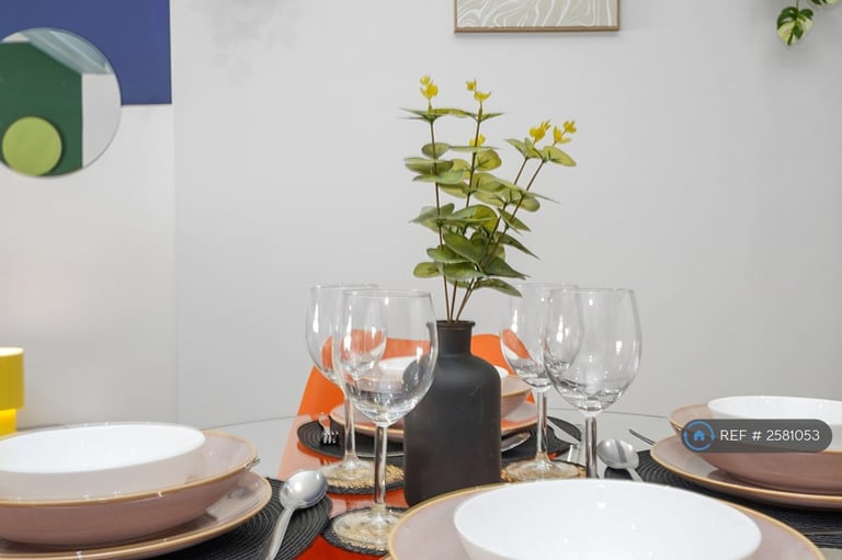 Studio flat in Roman Road, London, E3 (#2581053)