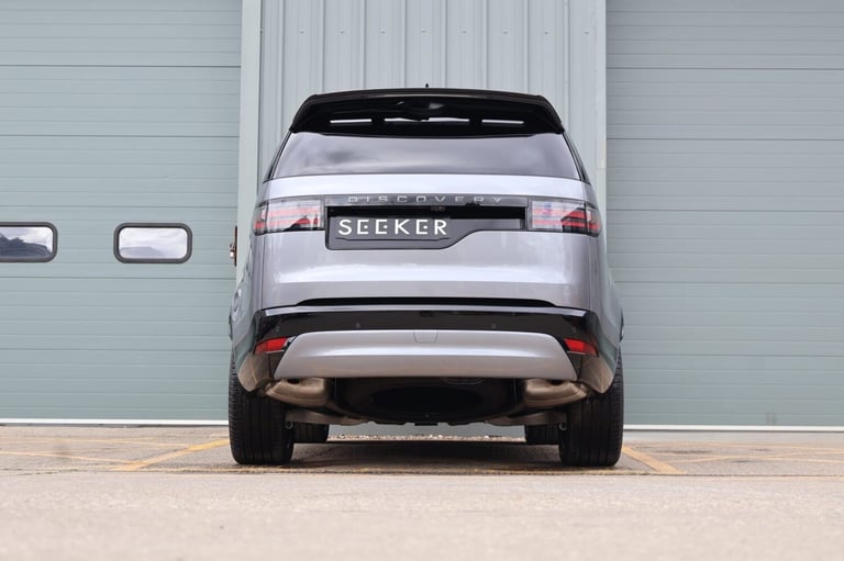 2025 Land Rover Discovery 2025 COMMERCIAL DYNAMIC HSE STYLED BY SEEKER WITH A REAR SEAT CONVERSIO...