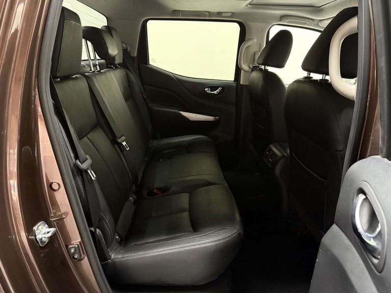 2016 Nissan Navara Double Cab Pick Up Tekna 2.3dCi 190 4WD Auto PICK UP DIESEL Automatic